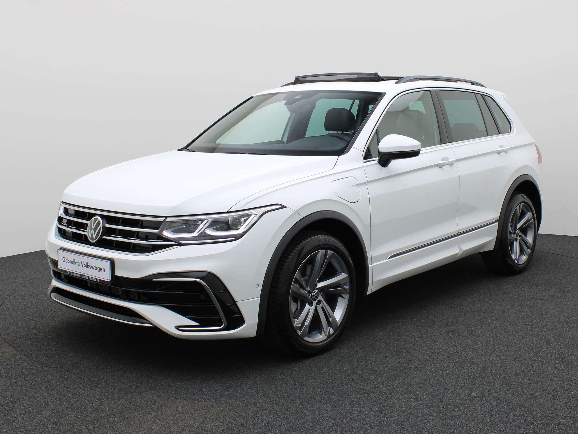 Volkswagen Tiguan Off-Road/Pick-up in White used in CAPELLE AAN DEN IJSSEL for € 53,740.-
