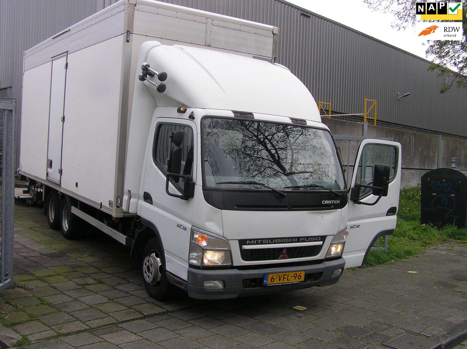 Mitsubishi Canter Transporter in White used in SASSENHEIM for € 1.-