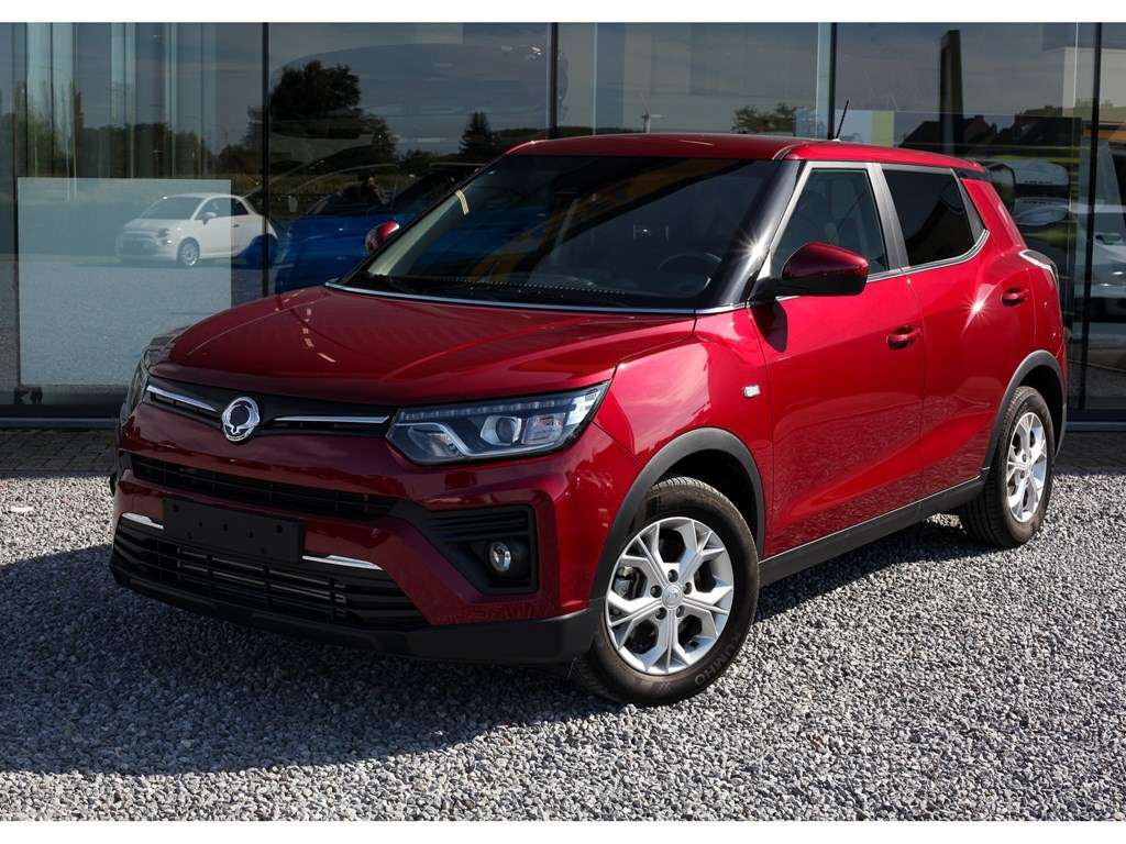 SsangYong Tivoli Off-Road/Pick-up in Red used in Halen for € 19,989.-