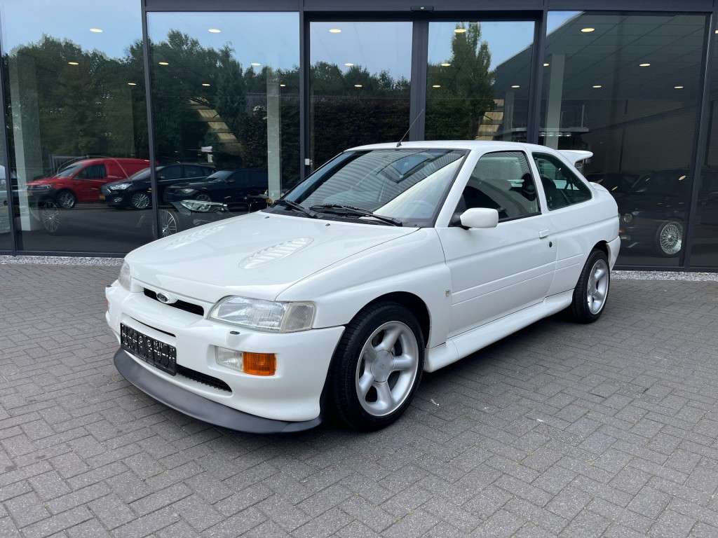 Ford Escort Compact in White used in UDEN for € 89,500.-