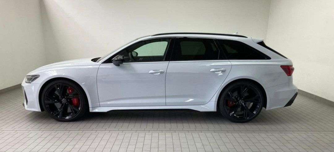 Audi RS6 Station wagon in White used in Starnberg for € 134,900.-