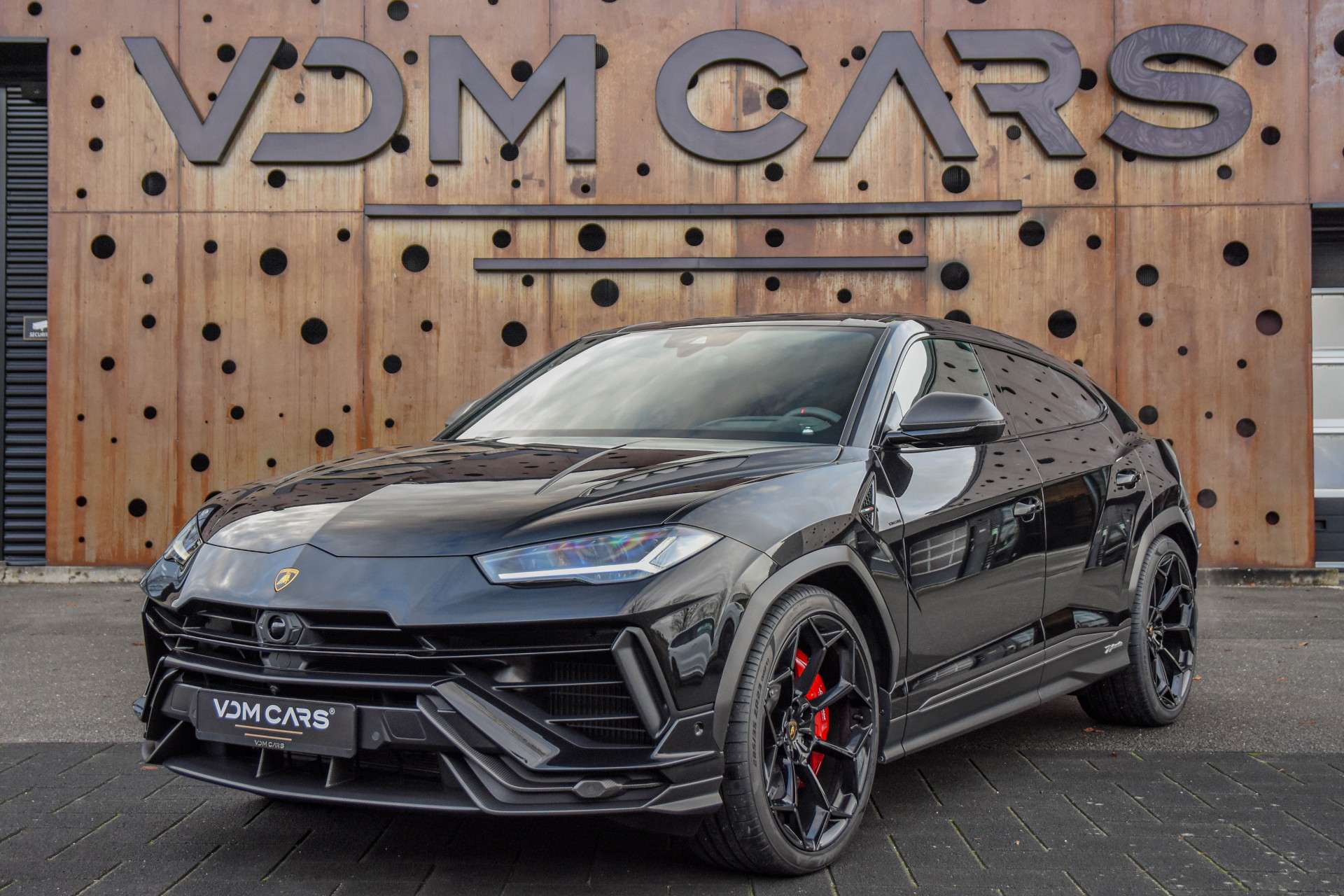 Lamborghini Urus Off-Road/Pick-up in Black used in HENGELO for € 526,900.-