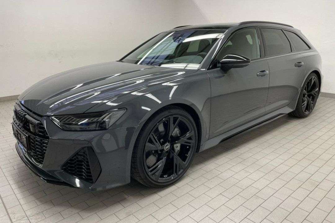 Audi RS6 Station wagon in Grey used in Starnberg for € 158,900.-
