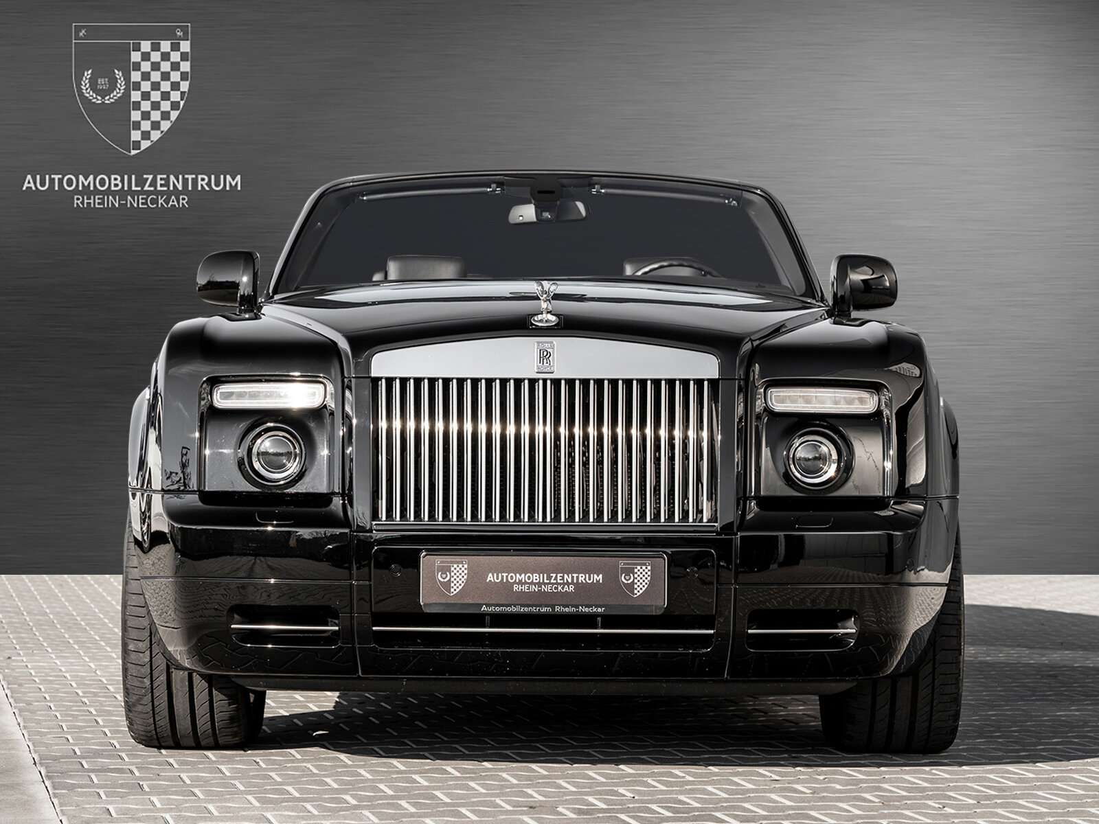 Rolls-Royce Phantom Drophead Convertible in Black used in Viernheim for € 249,900.-