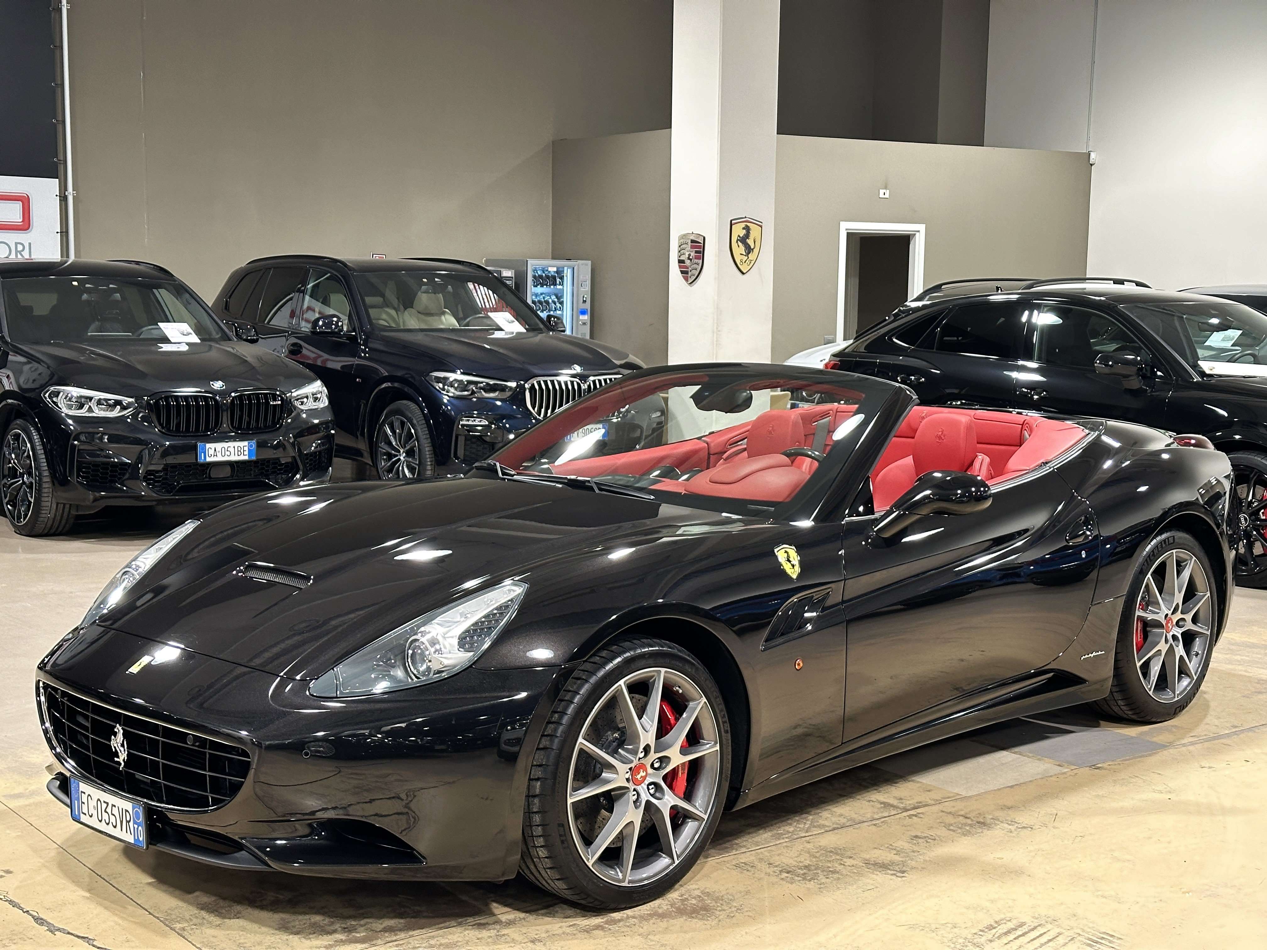 Ferrari California Convertible in Black used in Paderno Dugnano – Milano – Mi for € 128,000.-