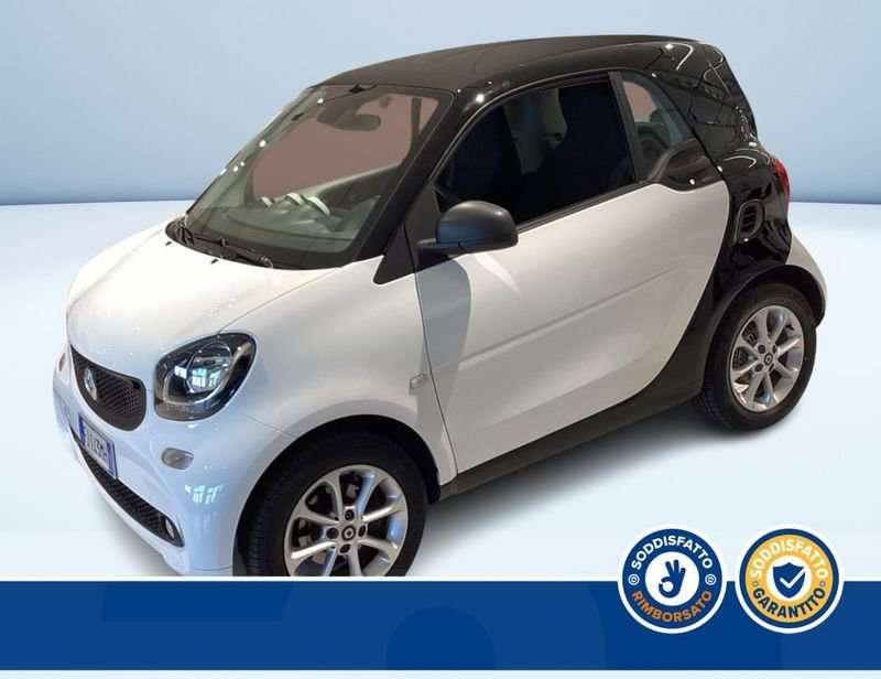 smart forTwo Sedan in White used in Varese for € 13,600.-
