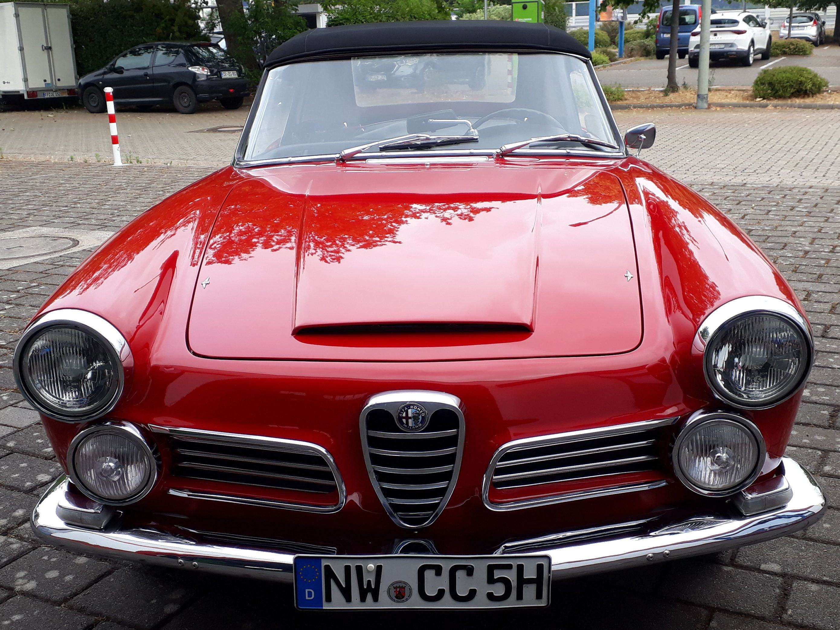 Alfa Romeo Spider Convertible in Red antique / classic in Böhl-Iggelheim for € 99,000.-