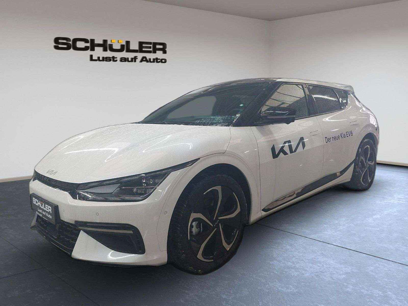 Kia EV6 Sedan in White new in Haiger for € 61,300.-