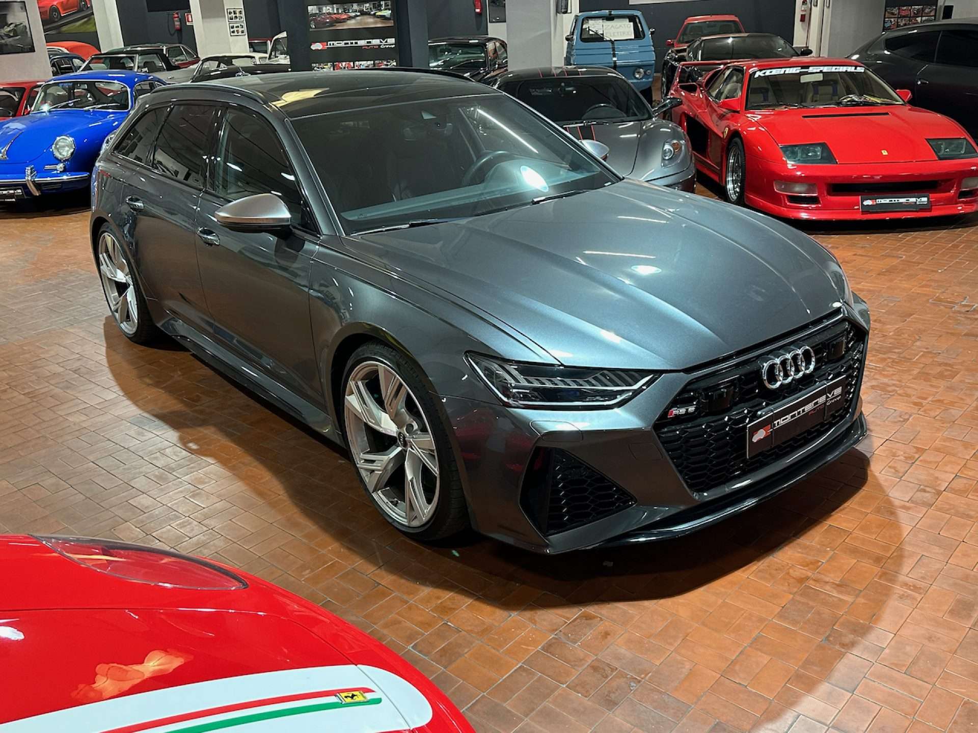 Audi RS6 Station wagon in Grey used in Roma - Rm for € 97,000.-