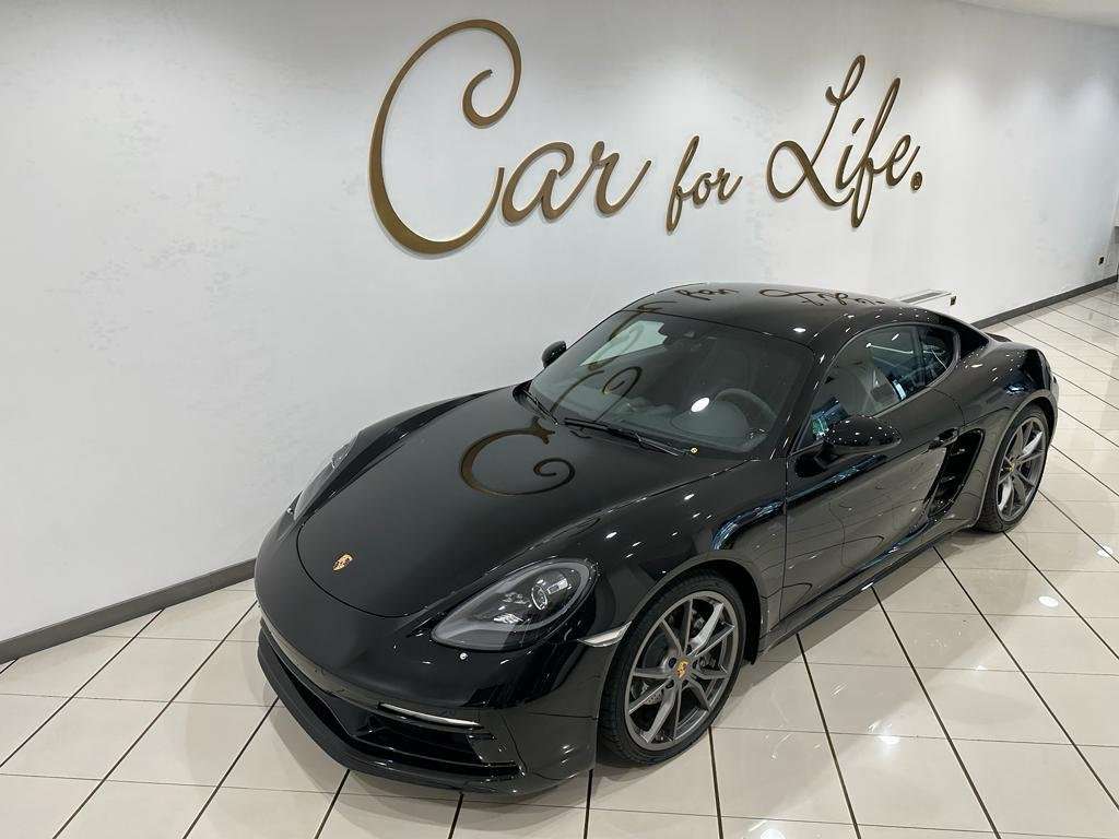 Porsche Cayman Coupe in Black used in Padova for € 69,900.-