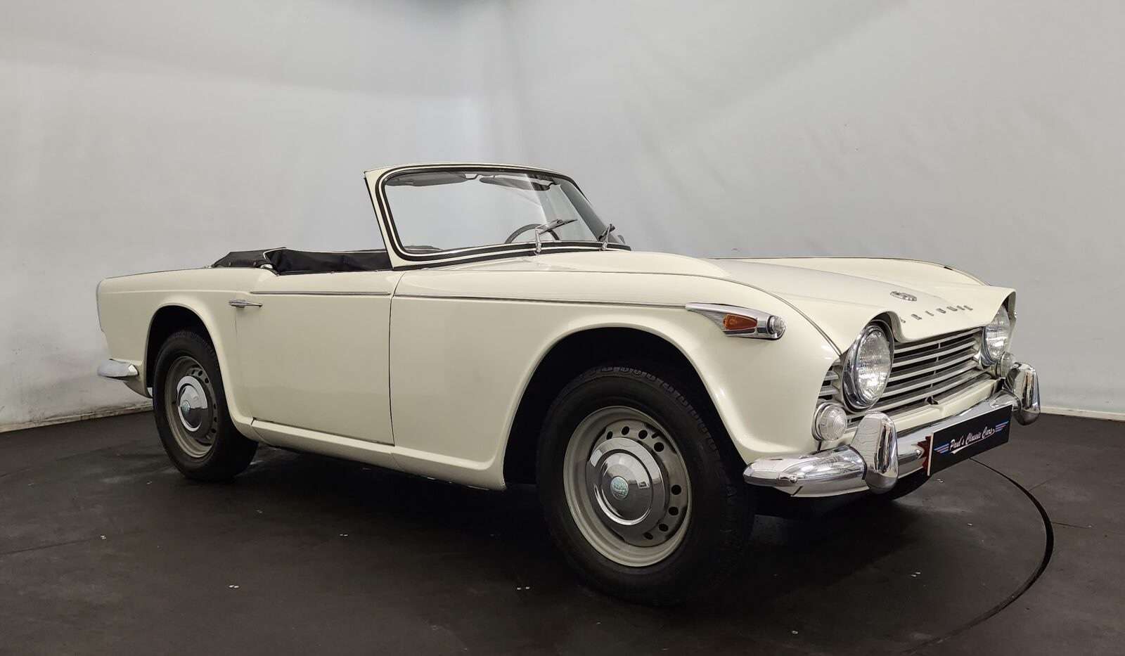 Triumph TR4 Convertible in White used in Créances for € 37,500.-