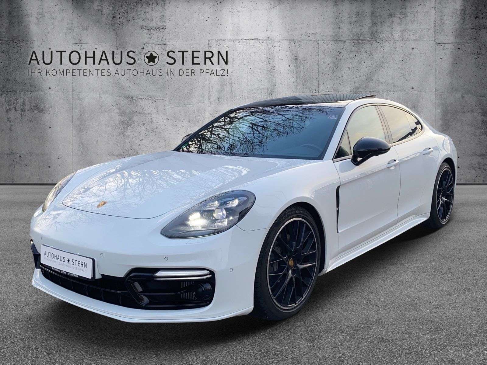 Porsche Panamera Sedan in White used in Neuhofen for € 89,900.-