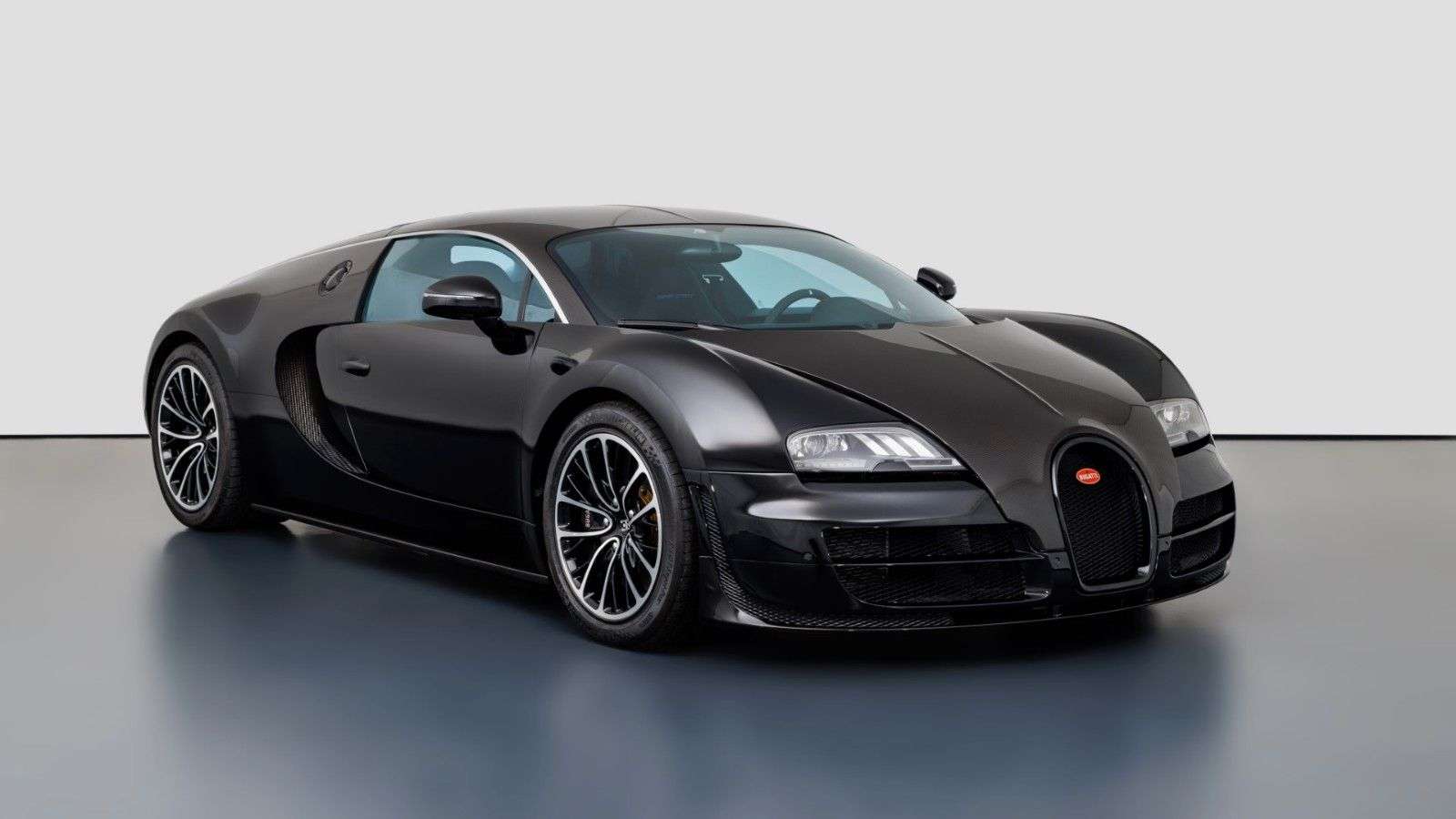Bugatti Veyron Coupe in Black used in Pleidelsheim for € 3,094,000.-