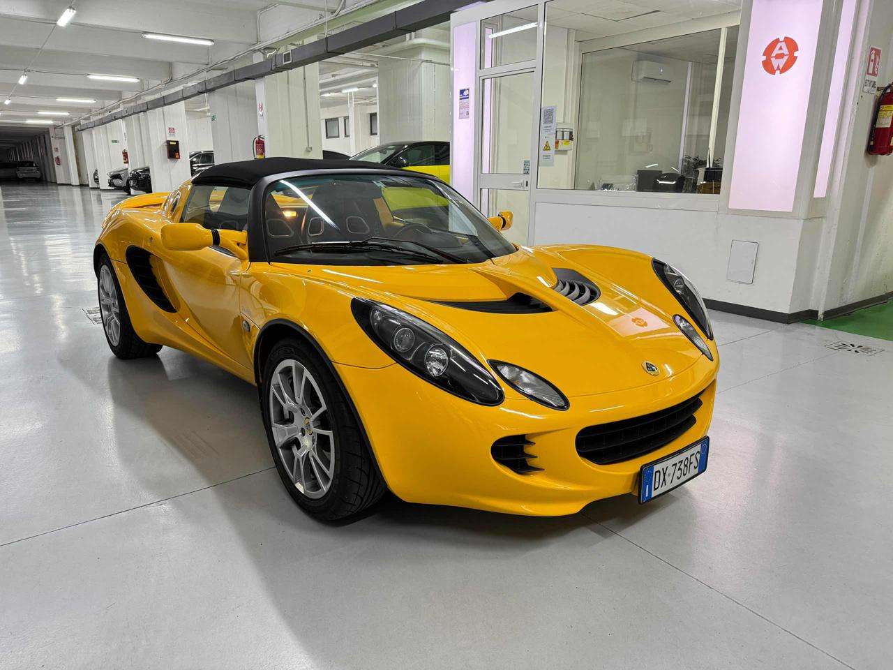 Lotus Elise Convertible in Yellow used in Roma - Rm for € 49,800.-