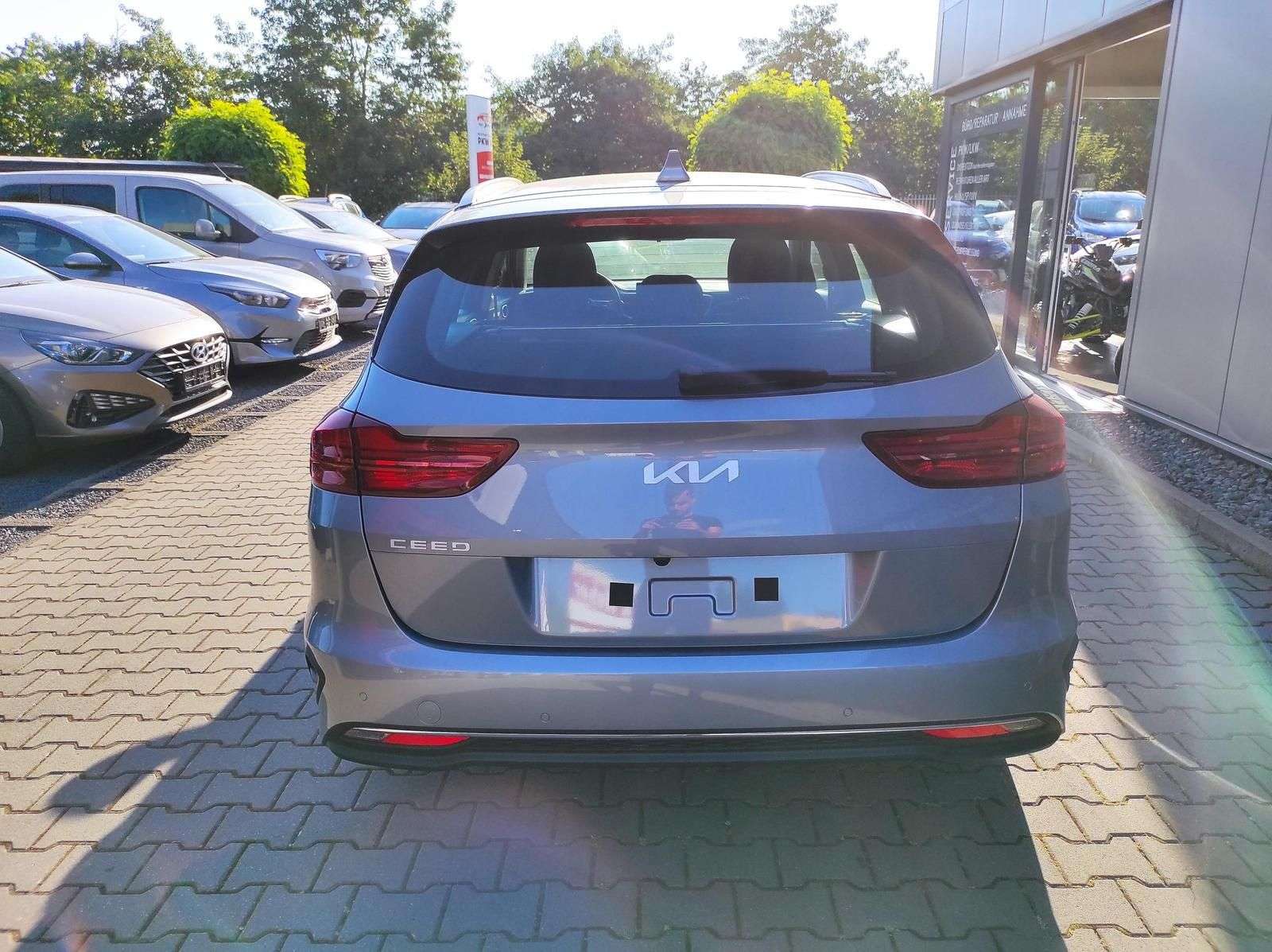 Kia Ceed SW / cee'd SW Station wagon in Silver used in Polch for € 23,950.-