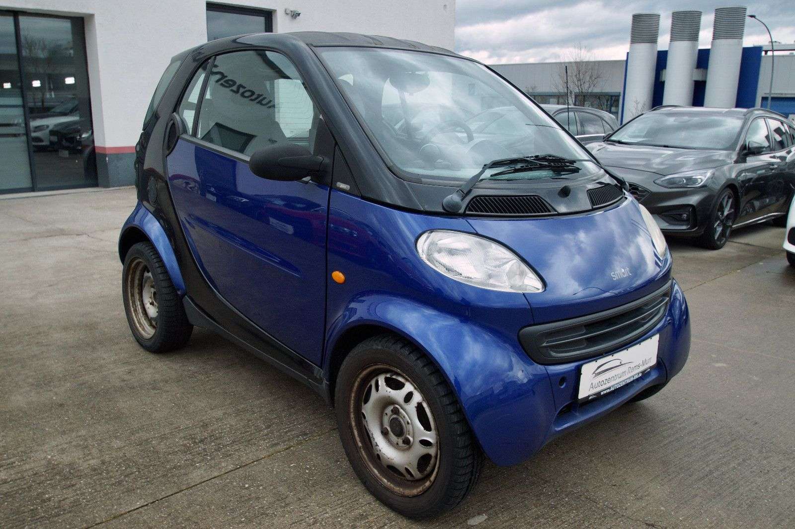 smart forTwo Coupe in Blue used in Backnang for € 2,990.-