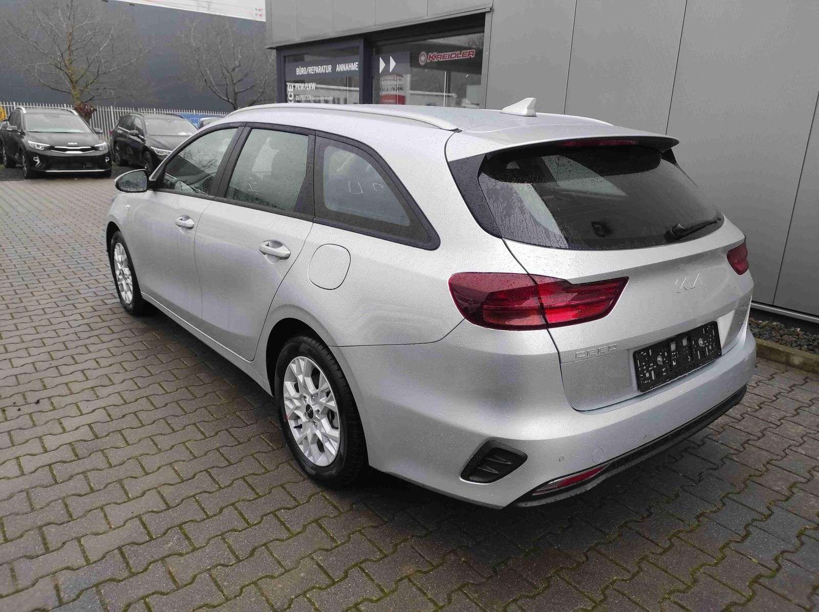 Kia Ceed SW / cee'd SW Station wagon in Silver used in Polch for € 21,990.-