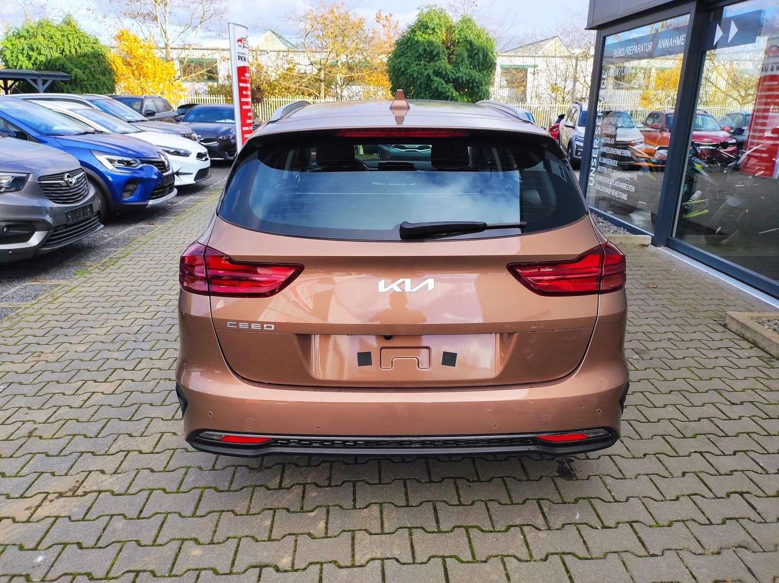 Kia Ceed SW / cee'd SW Station wagon in Brown used in Polch for € 21,990.-