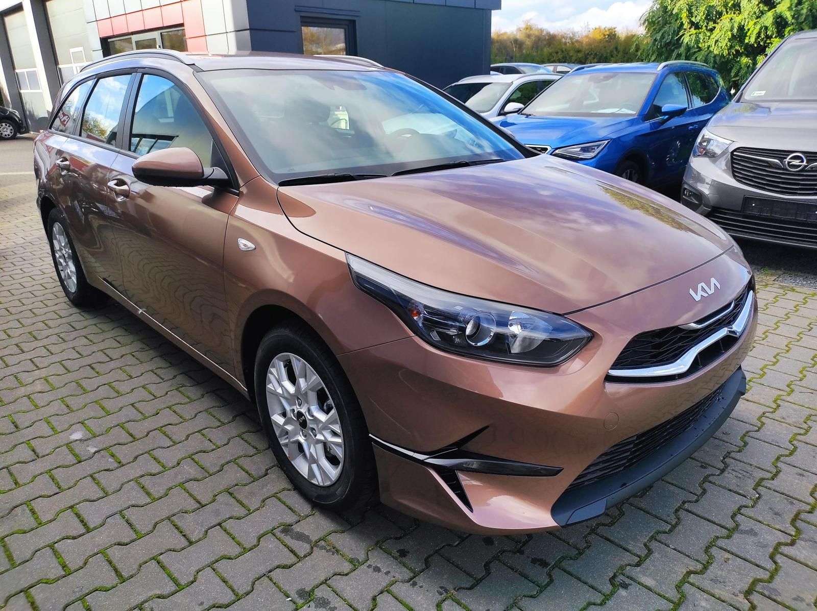Kia Ceed SW / cee'd SW Station wagon in Brown used in Polch for € 21,990.-