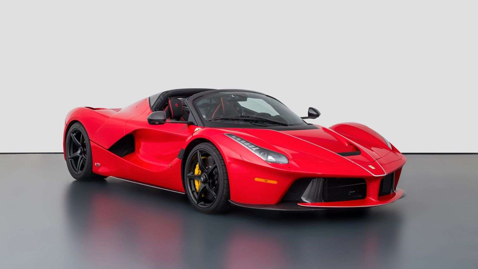 Ferrari LaFerrari Convertible in Red used in Pleidelsheim for € 6,771,100.-
