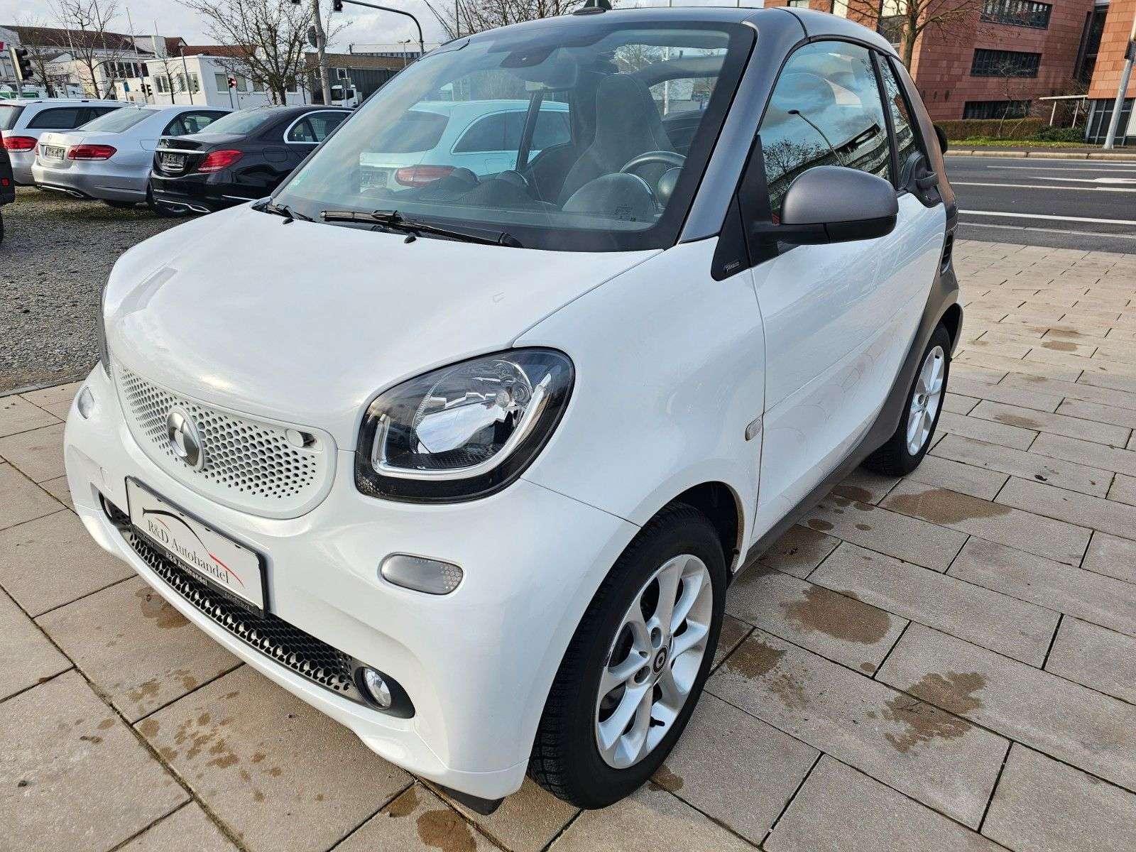 smart forTwo Convertible in White used in Aschaffenburg for € 11,450.-