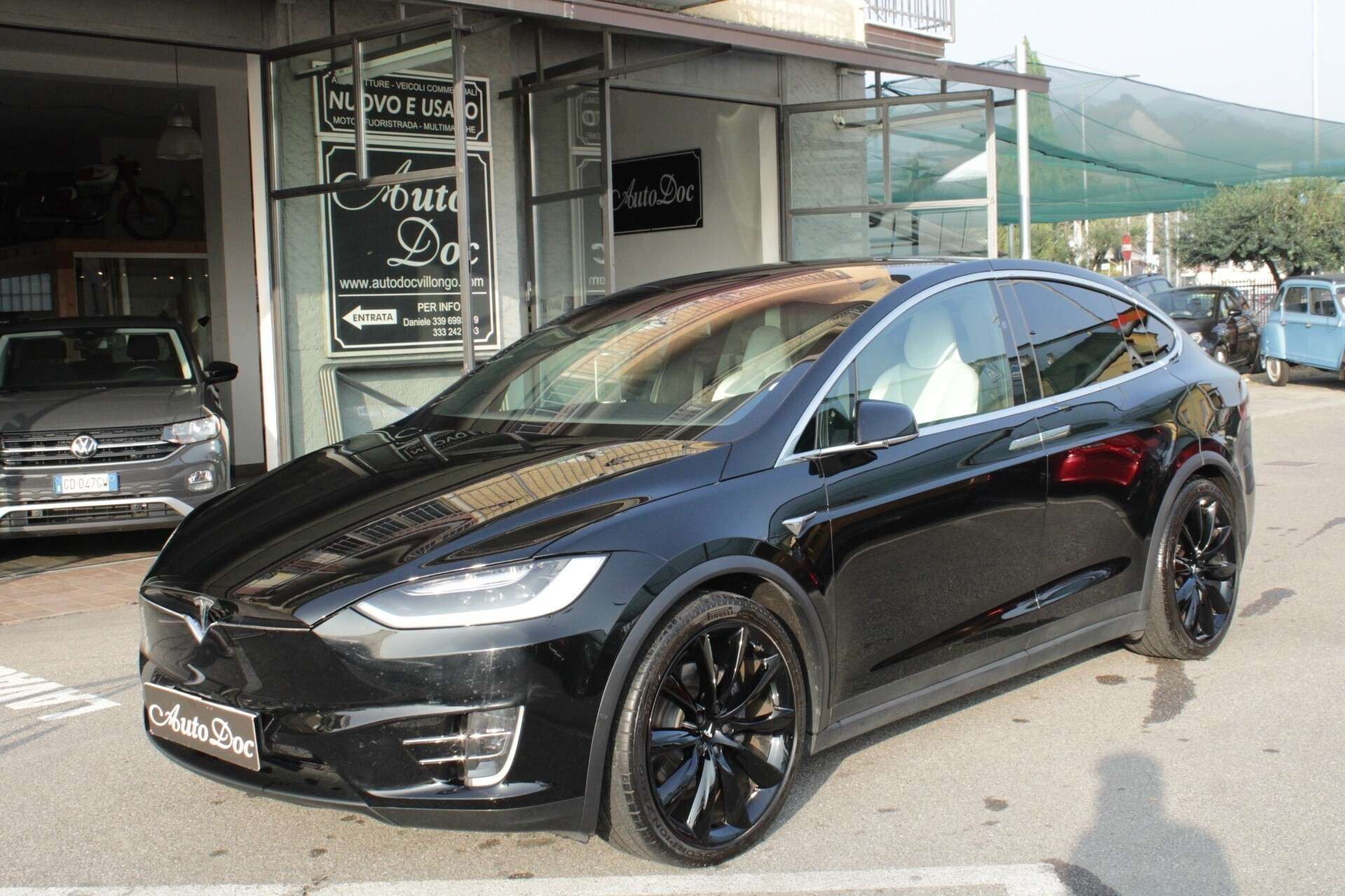 Tesla Model X Off-Road/Pick-up in Black used in Villongo - Bergamo for € 51,900.-
