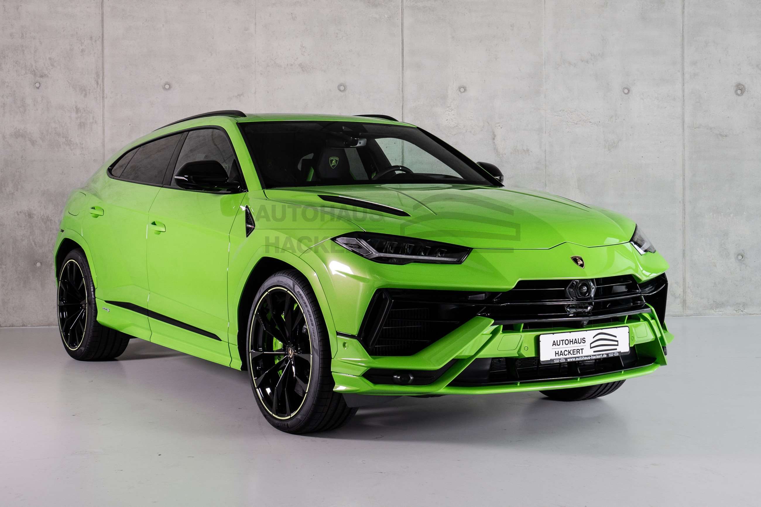 Lamborghini Urus Off-Road/Pick-up in Green new in Heilbronn for € 368,890.-