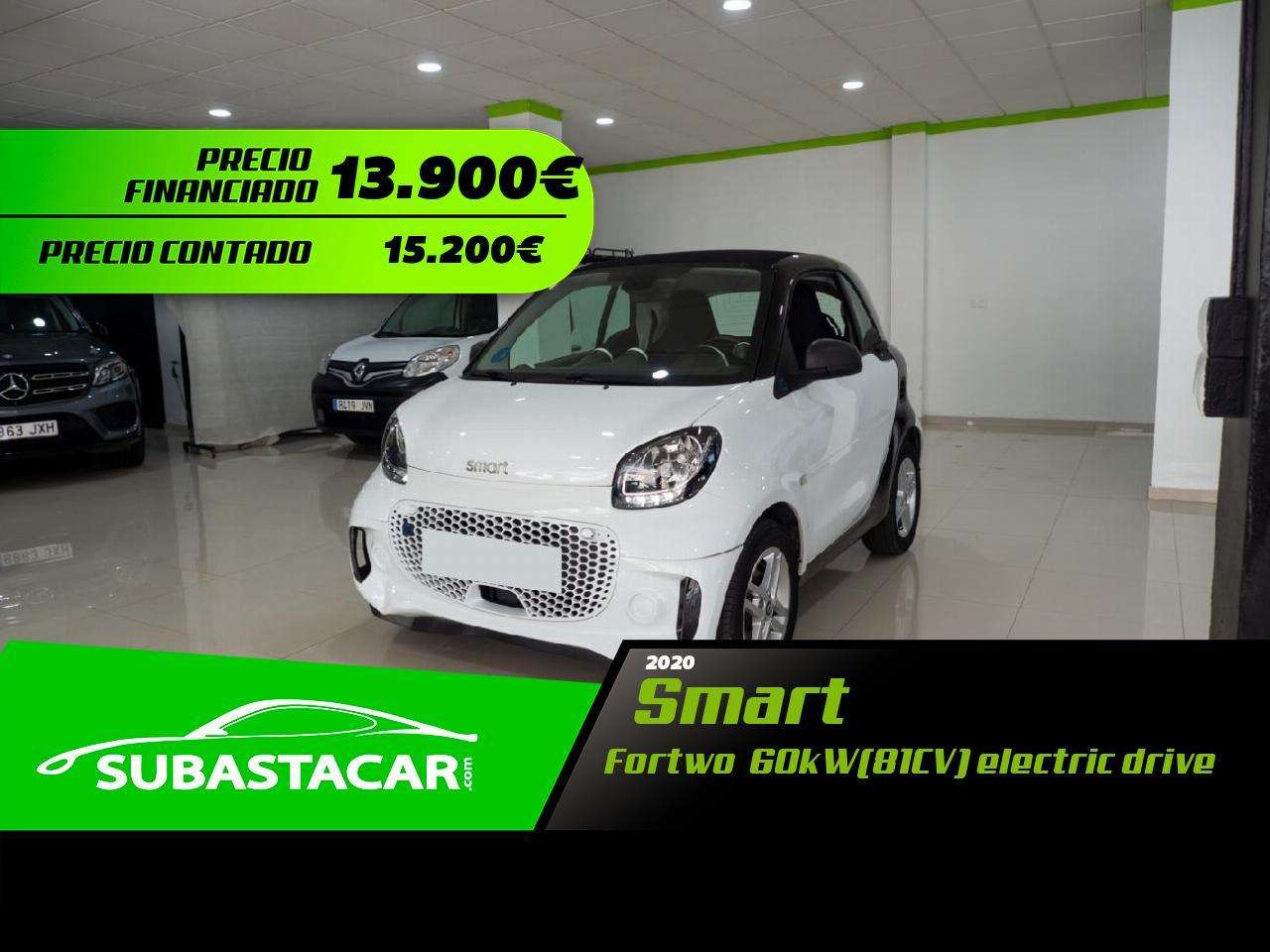 smart forTwo Convertible in White used in SEVILLA for € 13,900.-