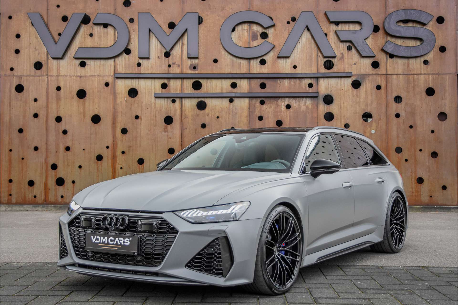 Audi RS6 Station wagon in Grey used in HENGELO for € 192,900.-