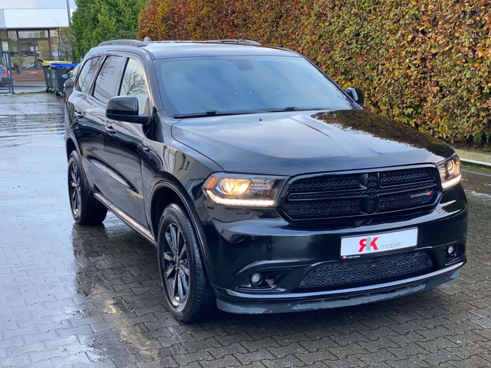 Dodge Durango Off-Road/Pick-up in Black used in Syke for € 27,800.-