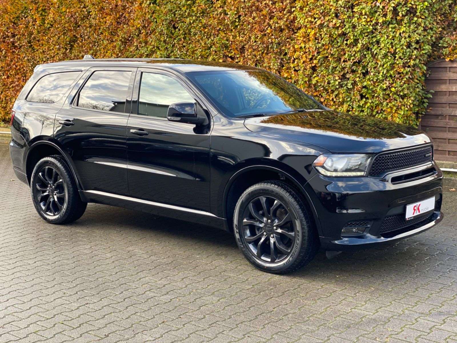 Dodge Durango Off-Road/Pick-up in Black used in Syke for € 32,900.-